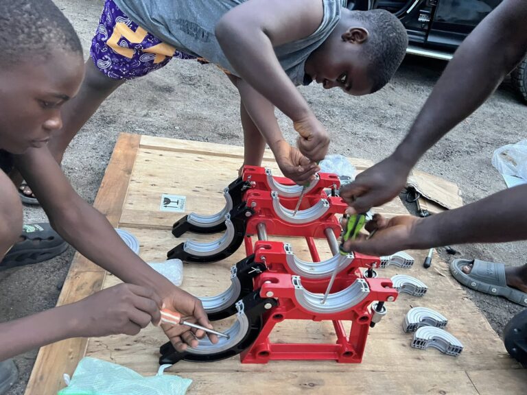 HANDS-ON RENEWABLE ENERGY TRAINING BY RURAL SOLUTIONS FOR YOUNG CAMEROONIANS